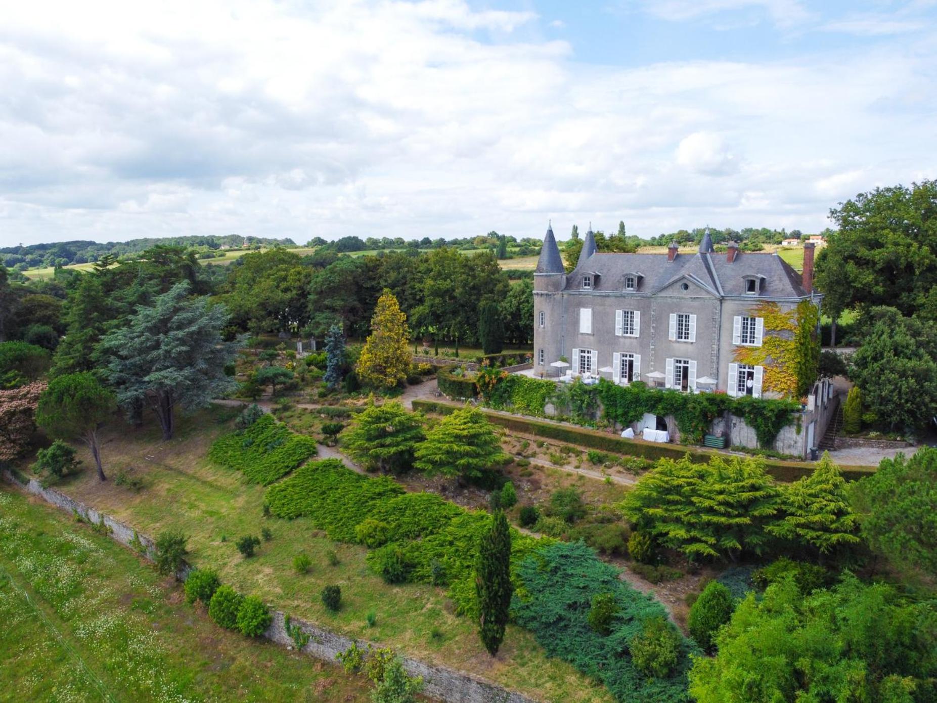 Chateau Haute Roche Oudon Exterior photo